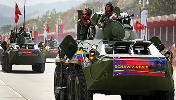 La BBC critica la “retorica política” de los militares venezolanos pretendiendo cuestionar el derecho de los ciudadanos uniformados a expresarse libremente. (Foto: Reuters)