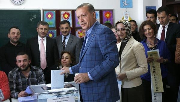El primer ministro de Turquía ya ejerció su derecho al voto. (Foto: Reuters) 