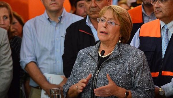Bachelet se encuentra en la sede de la Onemi en la ciudad de Arica (Foto: EFE)
