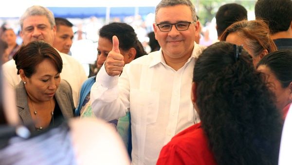 El dignatario Mauricio Funes, que culminará su período el 1° de junio, propuso la iniciativa legal para favorecer a los pobres. (Foto: Archivo)