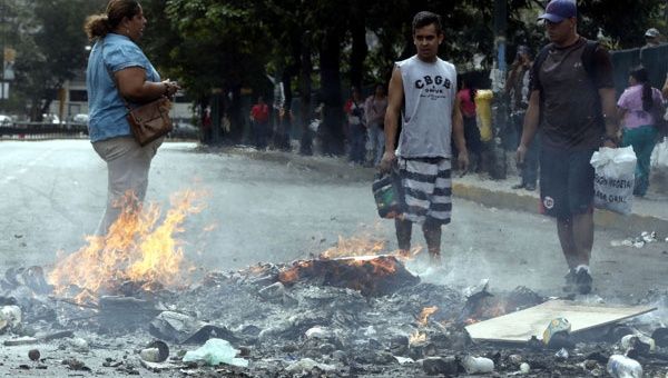Derechistas buscan convertir las urbanizaciones cerradas en frentes paramilitares que frenen la Revolución Bolivariana. (Foto: AVN)