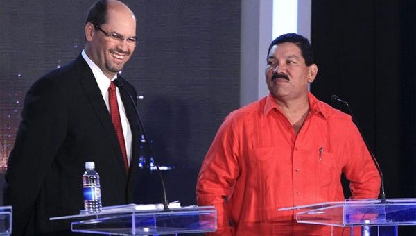 José Domingo Arias, del partido Cambio Democrático, y Genaro López, del partido Frente Amplio por la Democracia (Foto: EFE)