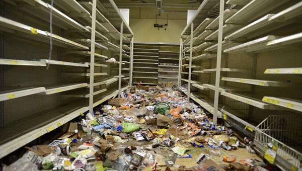 Supermercados de comida y farmacias fueron saqueados por delincuentes (Foto: Archivo)
