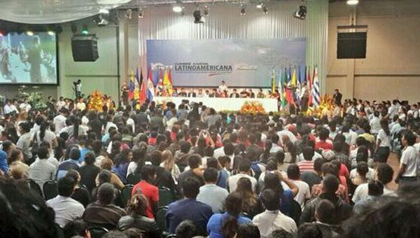 En la Cumbre Juvenil Latinoamericana participan más de tres mil jóvenes. (Foto: @FreddyteleSUR)