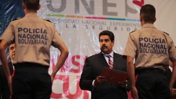 Presidente Maduro acompañó a mil 200 graduandos de la Policía Nacional Bolivariana (Foto: AVN)