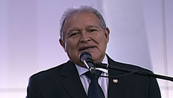Sánchez Cerén estuvo en el Mausoleo, ubicado en Caracas. (Foto: teleSUR)