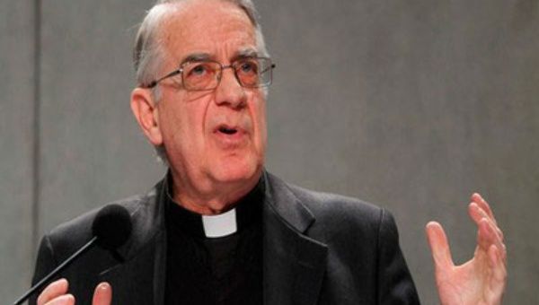 Federico Lombardi, informó que el Vaticano ha expulsado a 400 sacerdortes en los últimos años (Foto:Archivo)