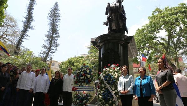 Como parte de su agenda, René González visitó el casco histórico de la capital venezolana (foto: AVN)