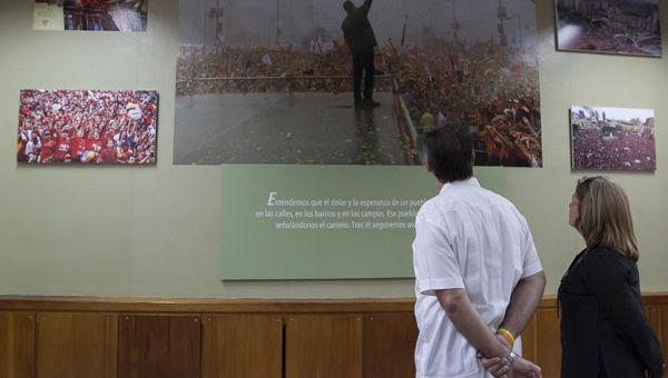 González conoció el museo del comandante Chávez en el Cuartel de la Montaña (foto: AVN)