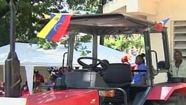 Venezuela entregó a Haití 44 tractores para fortalecer el área agrícola de Haití. (Foto: teleSUR)