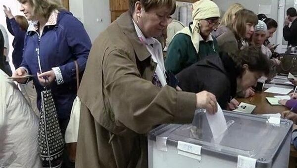 El 65 por ciento de los habitantes de Lugansk ya ha votado. (Foto: RT)