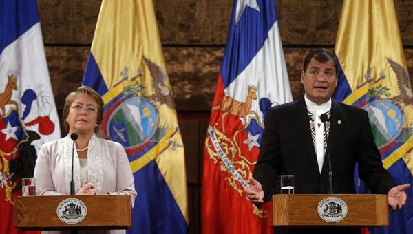 Bachelet agradeció el apoyo manifestado por Correa durante los recientes terremoto e incendio (Foto: EFE)