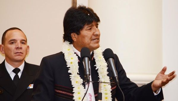 El dignatario boliviano recordó que en su gobierno educar con computadoras dejó de ser un lujo (Foto:ABI)