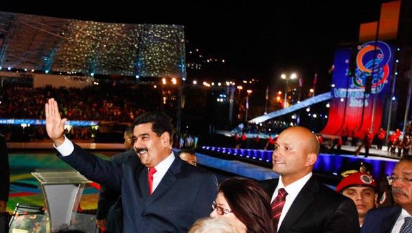 El presidente Maduro aseguró que este encuentro deportivo sirve para consolidar la paz (foto: @DRodriguezMinci) 