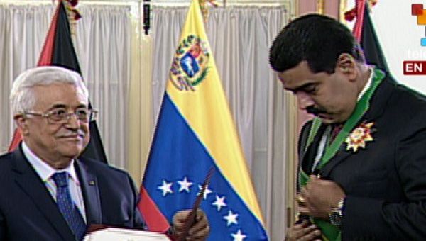 Abbás le otorgó a Maduro la orden de la Estrella Palestina (foto: teleSUR)