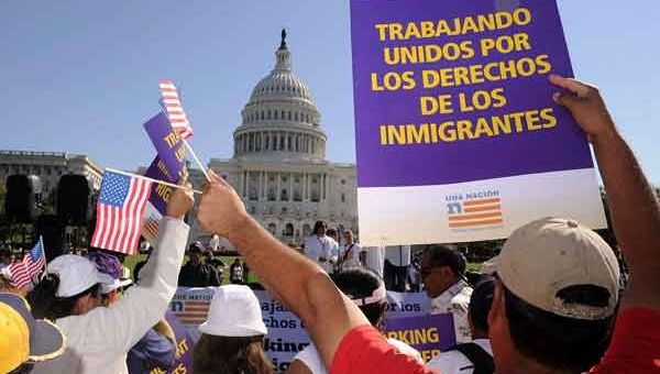 Más de 11 millones de indocumentados en Estados Unidos claman por la aprobación de la tan esperado reforma migratoria. (Foto: Archivo).