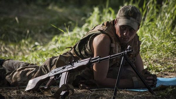 Las milicias ucranianas permanecerán para frenar las protestas independentistas. (Foto: EFE)