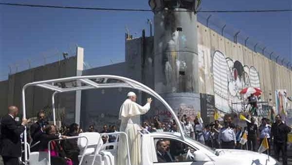 El Papa Francisco ofició una misa a cielo abierto ante más de 10 mil personas. (Foto: AP).