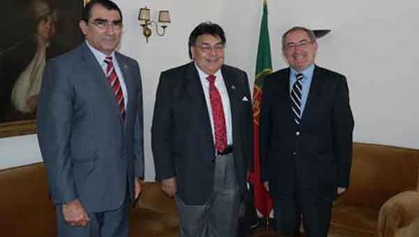 El viceministro Calixto Ortega, fue recibido por el embajador de Venezuela en Portugal, Lucas Rincón Romero. (Foto: MPPRE ) 
