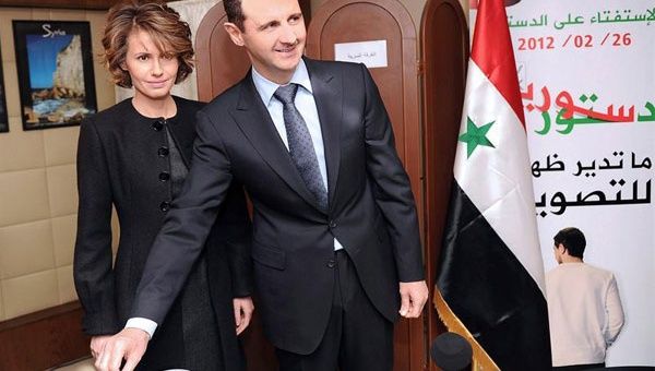 El Mandatario sirio acudió a votar acompañado de su esposa Asmaa (Foto: Archivo)