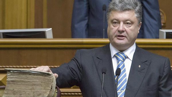 Piotr Poroshenko pidió una semana para pacificar la situación en Ucrania (Foto: EFE)