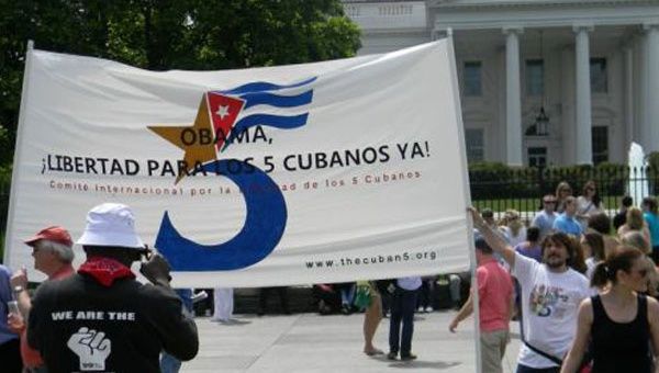 Protestan por la liberación de los héroes cubanos. (Foto: Cuba Debate)