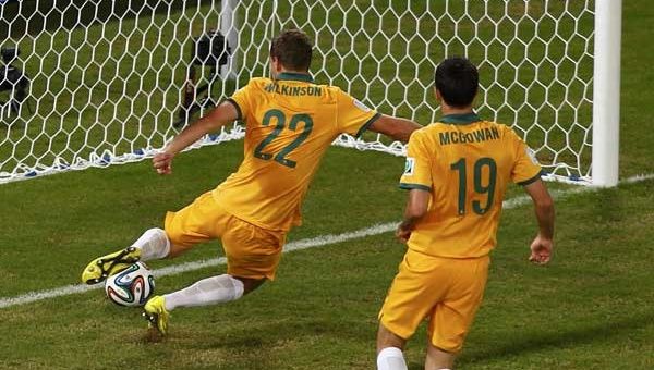 Wilkinson evitó in extremis el tercer gol de Chile cuando Australia se encontraba enfocada en el ataque (Foto: Reuters)