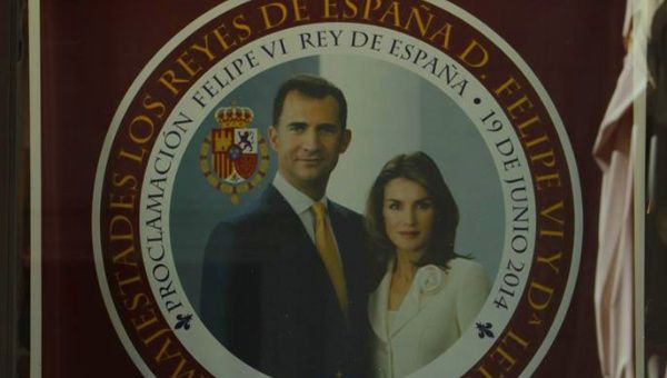 Más de de 70.300 españoles participaron en la consulta web entre monarquía y República. (Foto: EFE)