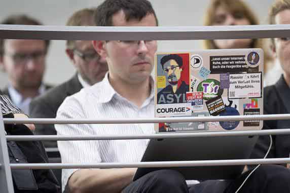 La sociedad civil reclama al gobierno de Francia conceder asilo político a Snowden. (Foto: EFE)
