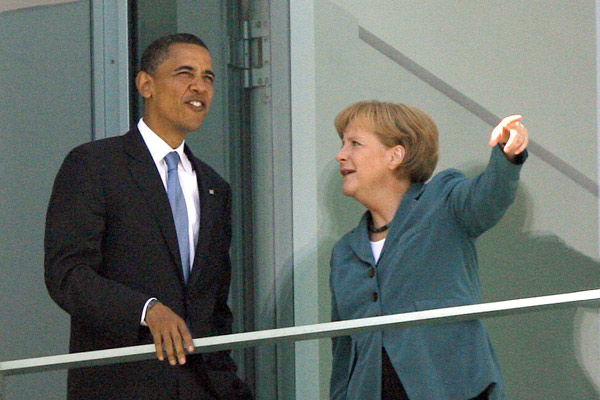 Los mandatarios sostuvieron previamente una conversación sobre el tema de los espías estadounidenses en Alemania. (Foto: EFE)