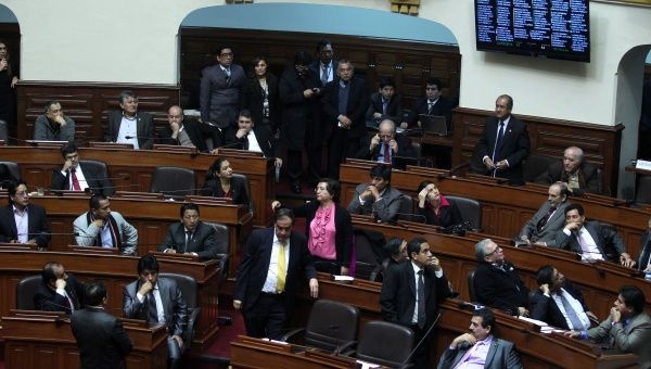 Diputados peruanos dieron voto de confianza a Jara (Andina)
