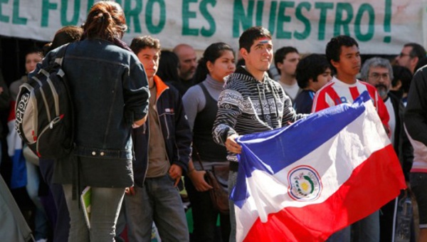 La Federación Nacional de Estudiantes Secundarios de Paraguay apoya la actuación docente, señalando que los maestros reivindican derechos arrebatados (Foto: teleSUR)