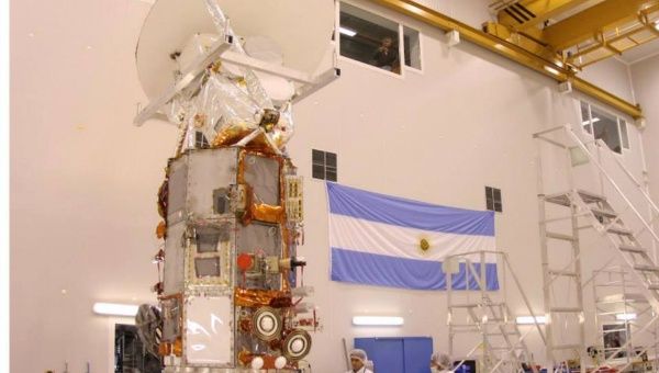 Traslado del satélite argentino ARSAT-1 para ser lanzado al espacio