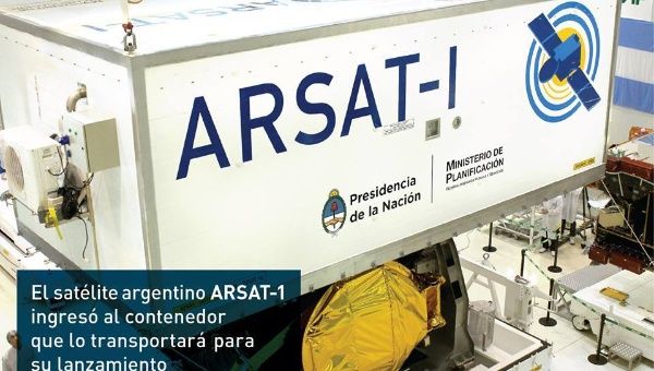 Traslado del satélite argentino ARSAT-1 para ser lanzado al espacio