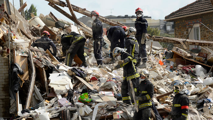 La explosión destrozó la fachada y dejó al descubierto el interior de los apartamentos del edificio. (Foto: Reuters)