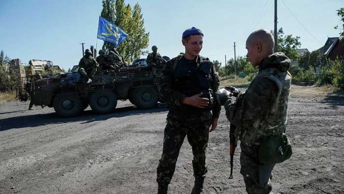 Italia aclaró que la ayuda que enviará con destino a Ucrania consta de chalecos antibalas y cascos para las tropas (Reuters)