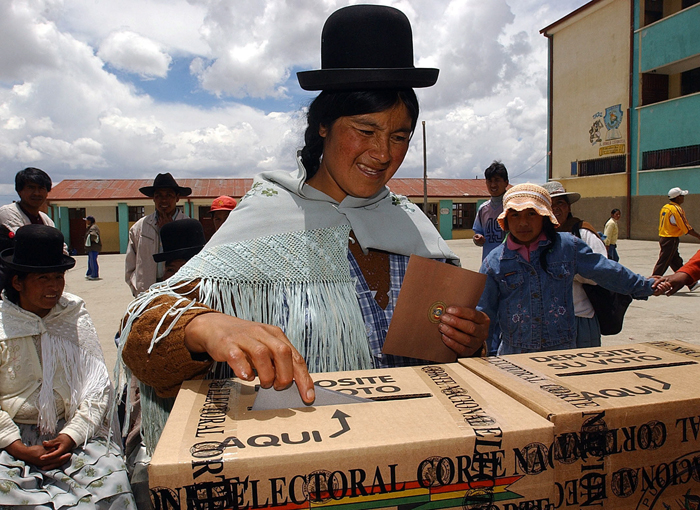 Bolivianos en el exterior podrán votar por el destino de su país. EFE.