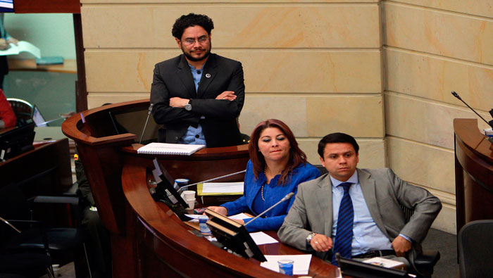 La senadora Claudia López rechazó el lenguaje soez que empleó Uribe en su intervención. (Foto: teleSUR)