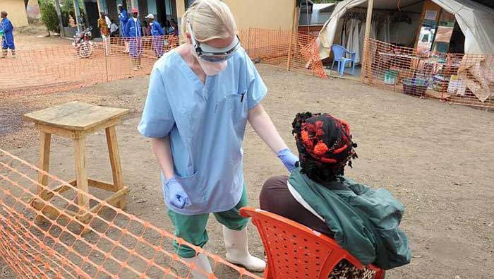 El estudio realizado manejó una serie de variables que dispararon drásticamente las previsiones sanitarias respecto a la propagación del ébola (Archivo)