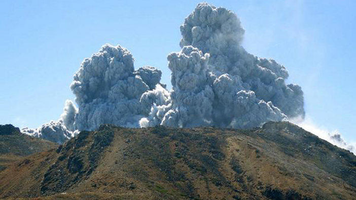 El segundo volcán más alto de ese país entró en erupción este sábado. (Foto: @uhprensagrafica)