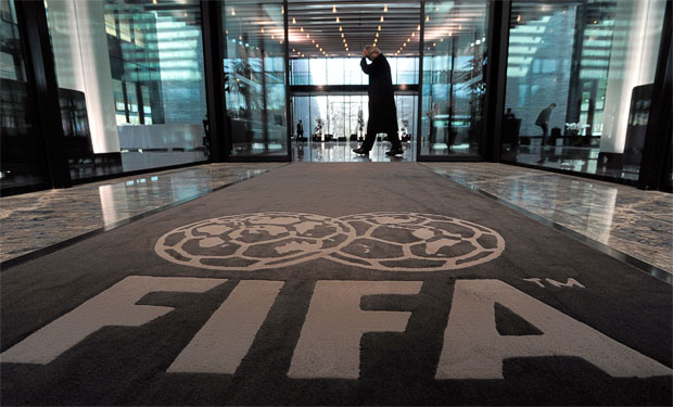 La FIFA se ve envuelta en un nuevo escándalo. (Reuters)