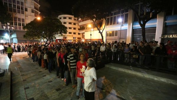 El pueblo revolucionario se congregó a las afueras del Palacio Federal Legislativo para dar su hasta siempre. (Foto: AVN)
