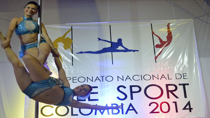 Las bailarinas derrocharon talento durante el primer evento del Pole Dance celebrado en Colombia. Foto: (AFP).