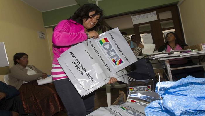Alrededor de 6 millones de bolivianos sufragarán este domingo donde además del Presidente elegirán al Vicepresidente, Senadores y Diputados. (Foto: EFE)