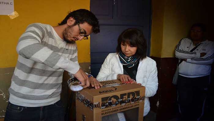 Más de seis millones de bolivianos fueron convocados a las urnas este domingo. (Foto: TSE)