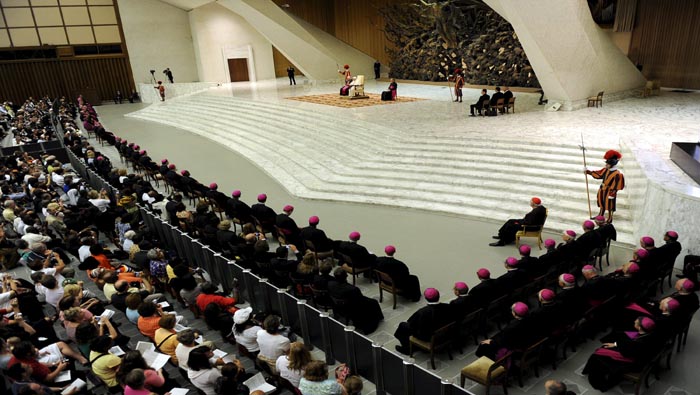 El cardenal filipino Antonio Tagle tildó la reunión episcopal como un trabajo heróico. (Foto: EFE)