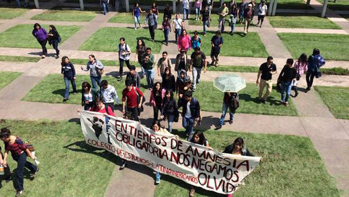 Los estudiantes ya comenzaron a concentrarse para ser parte de la marcha. (Foto: @RaymundoteleSUR)