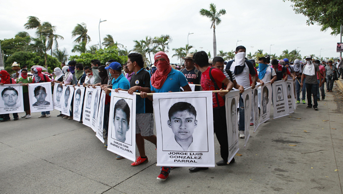 Desde hace tres semanas se realizan protestas en todo México por los estudiantes desaparecidos (Foto: EFE)
