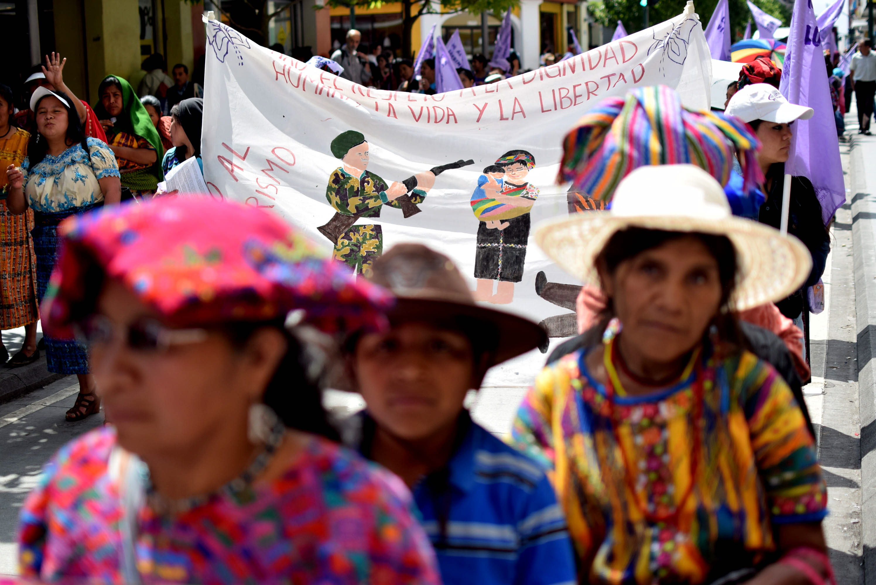Miles de guatemaltecos recorrieron las calles guatemaltecas. (Foto: EFE)