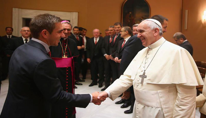 Rafinha congenió con el Papa durante el recibimiento (Foto:EFE)